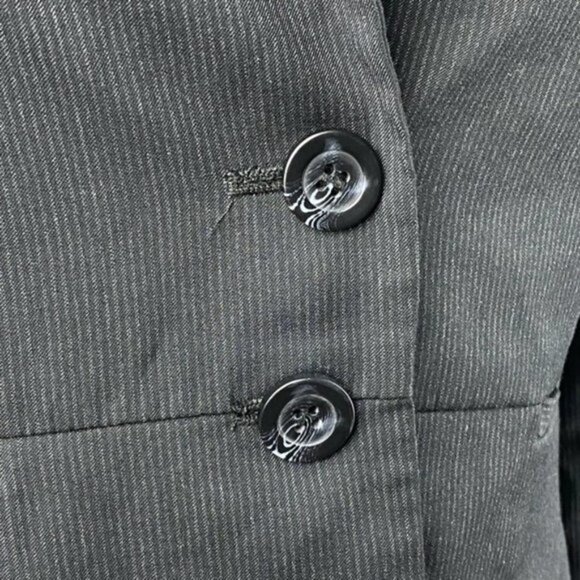NWOT BCBG 2 Button Pinstripe Lightweight Blazer Sz 4 Black - Picture 5 of 11